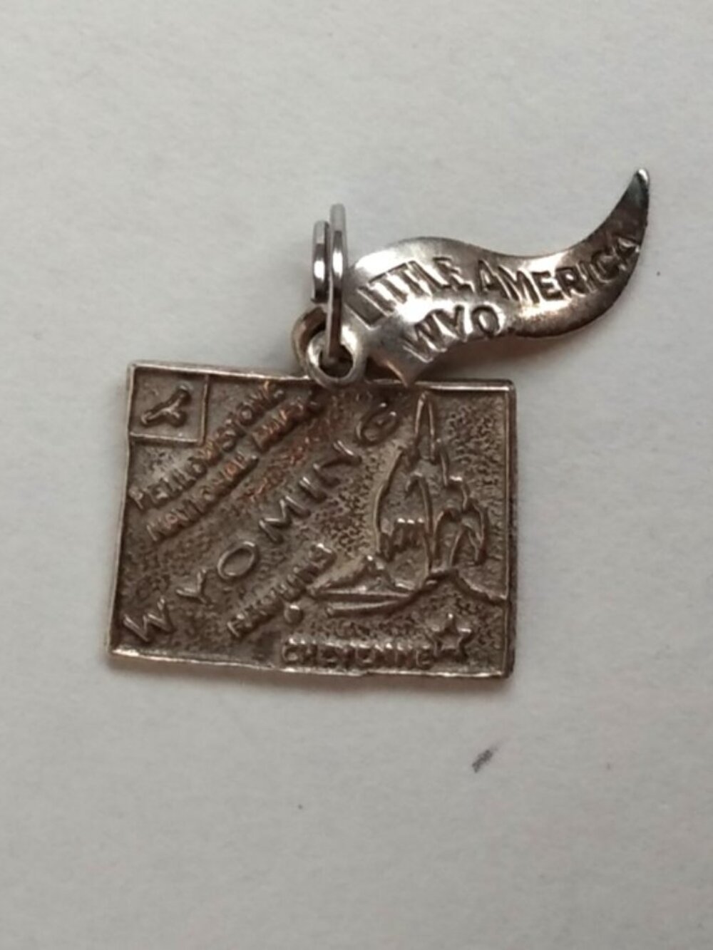 Vintage Wyoming 925 Sterling Silver State Map USA Pennant Souvenir Charm Pendant